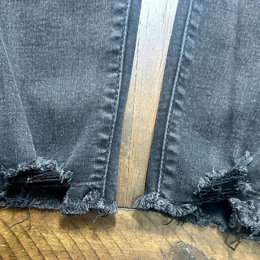 Universal Thread High Rise Skinny Jeans Black Distressed Raw Hem‎ Size 14/32R - Picture 2 of 5